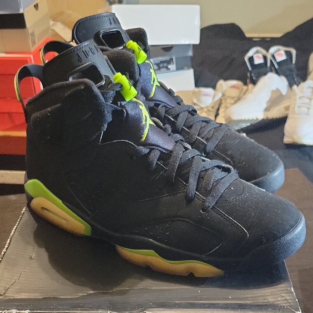 Jordan 6 Retro "Electric Green" (2021) Mens 11.5 EUC W/OG BOX - Picture 3 of 10